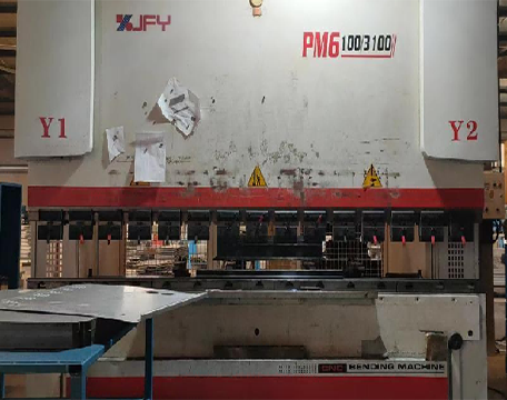 常規(guī)型折彎機(jī)